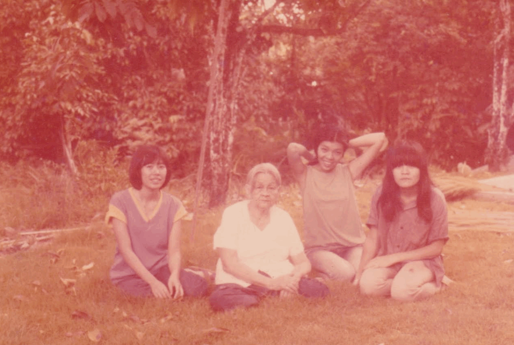 August, Araya’s grandmother died. She has been Araya’s mother-figure for seventeen years. Later in Germany, Araya wrote a posthumous